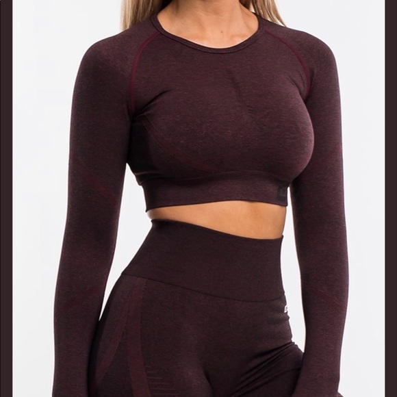 Echt Arise Scrunch Longsleeve Crop Top - Picture 3 of 4